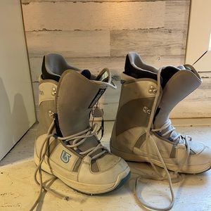 Burton Tribute Women’s size 10 snowboard boots
